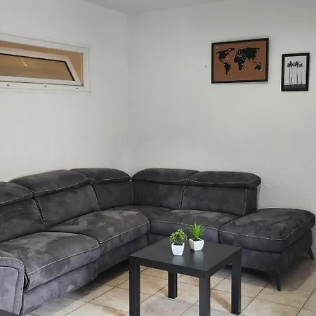 Climatisé En Centre-ville Appartement Maraussan
