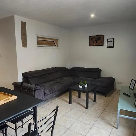 Climatisé En Centre-ville Appartement Maraussan