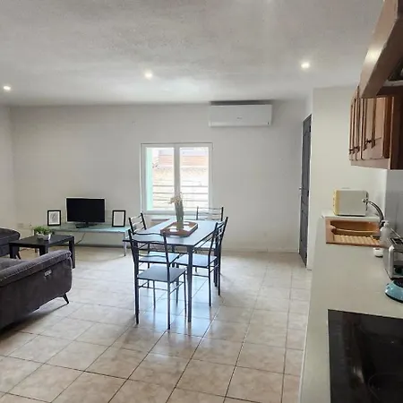 Appartement Climatisé En Centre-ville Maraussan